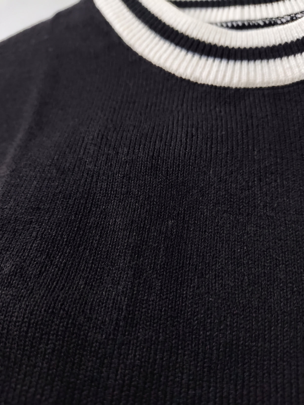 Playera Tejida con Detalles a Contraste