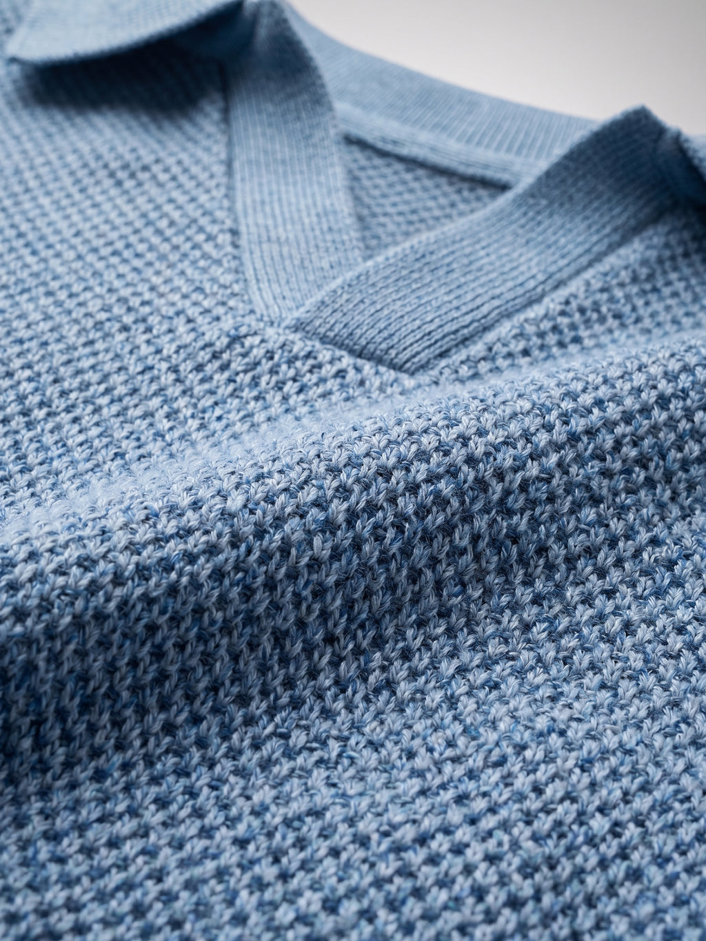Playera Polo de Punto Tejida en Tono Celeste