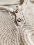 🌊 Playera Henley Tejida en Tono Crema