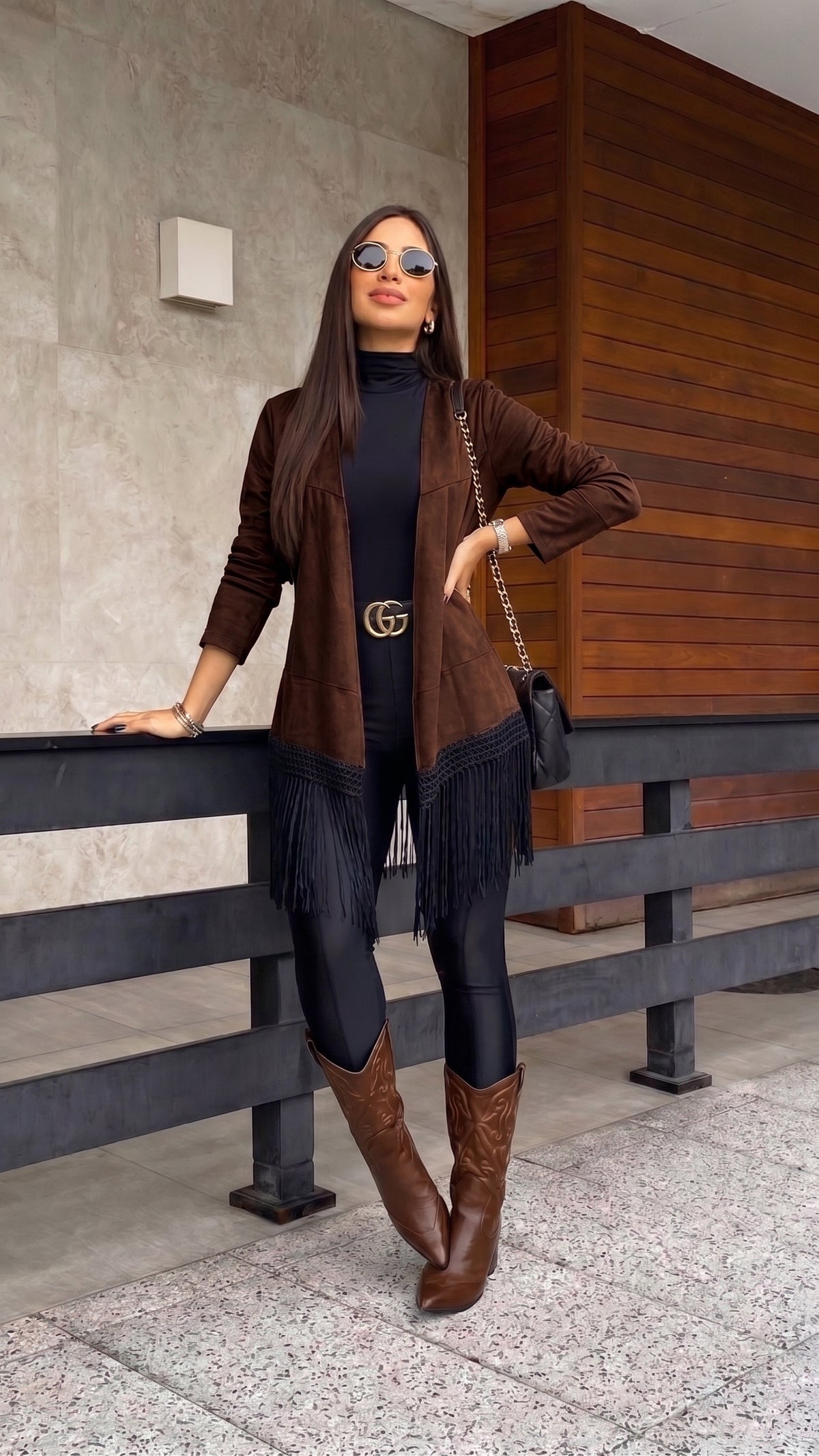 Ensamble de Ante con Barbas: Un Toque Boho Chic